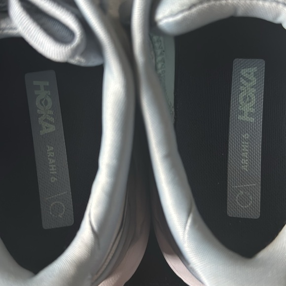 Hoka Arahi 6  for woman size 8:5 like new I buy them it said for man it were not - Picture 2 of 8